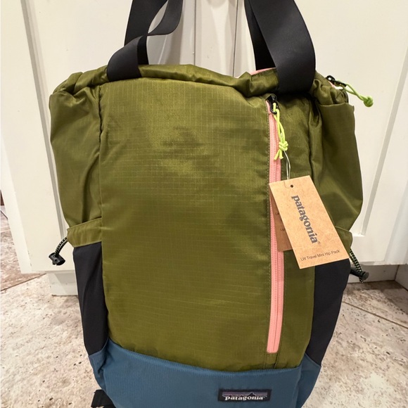 Patagonia Green and Blue Backpack with Pink Accent - Picture 6 of 9